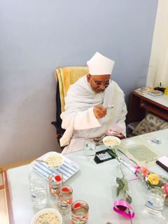 Alavi Bohras: Aqaa Maulaa visited Factories in Patel Industrial Estate